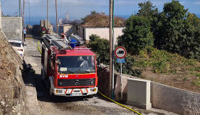 Inc&ecirc;ndio em casas devolutas, no Cani&ccedil;o (com v&iacute;deo)