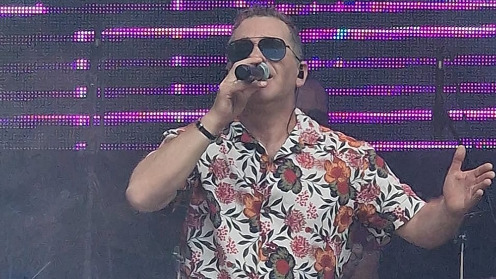 Cantor madeirense Paulo Costa apresenta-se com nova banda. Oiça a entrevista.