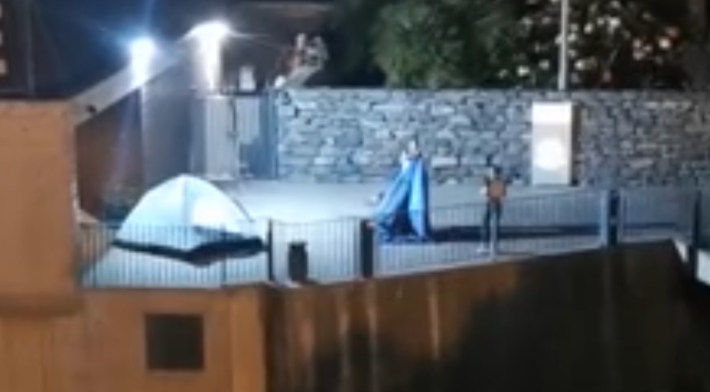 Tenda instalada em Câmara de Lobos