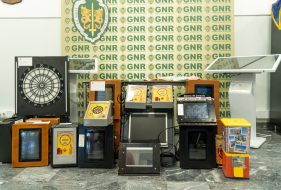 GNR apreendeu 30 m&aacute;quinas de jogo ilegal e deteve 2 pessoas