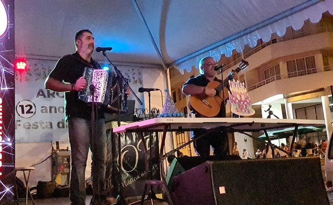 "Dupla de Dois" na Festa de Nossa Senhora da Ajuda. Veja o momento.