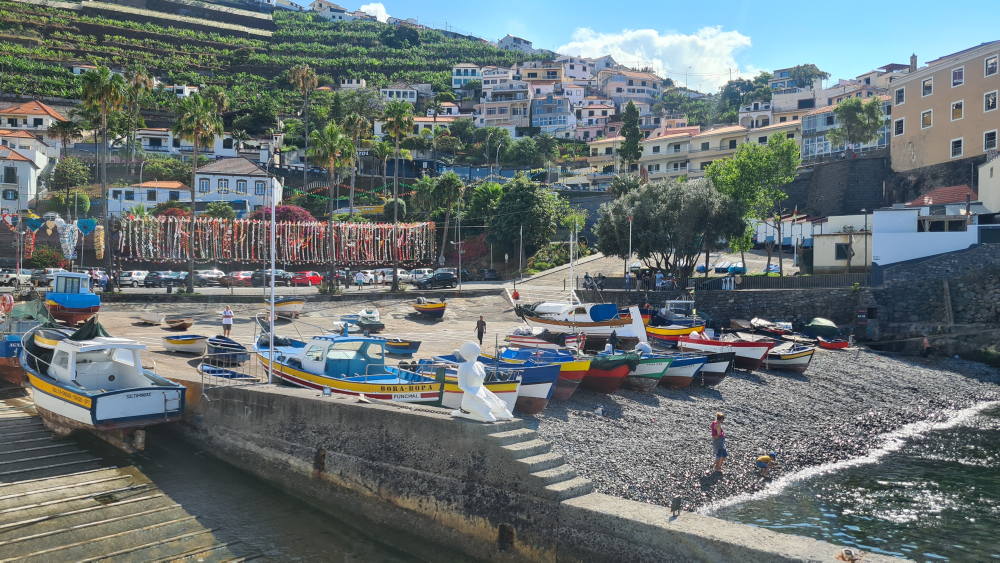 Menina sofre queda de 3 metros, em Câmara de Lobos
