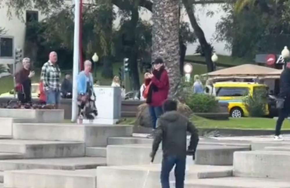 Sem-abrigo volta a causar distúrbios com agressões verbais e ameaças (com vídeo)