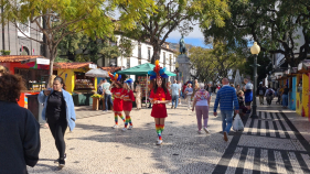 Carnaval j&aacute; anima centro do Funchal (com v&iacute;deo)