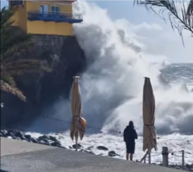 V&iacute;deo mostra ondula&ccedil;&atilde;o brutal na Ponta do Sol (com v&iacute;deo)