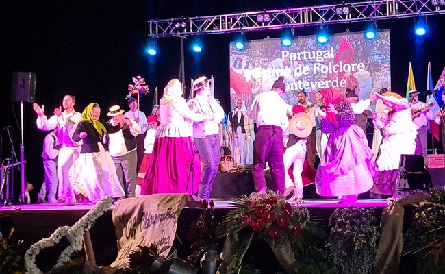 Grupo de Folclore Monte Verde dança o "Baile da Viuvinha". Veja o vídeo.