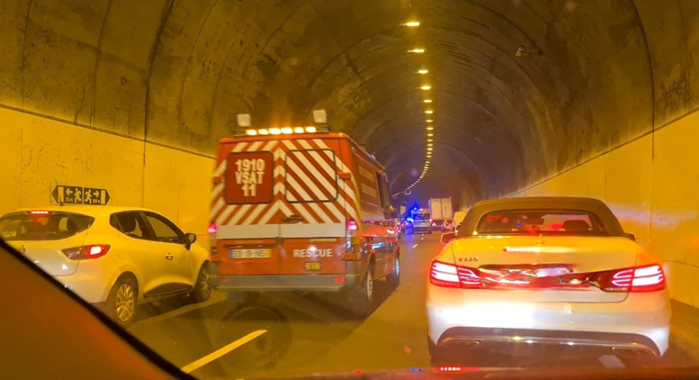 Acidente está a provocar longas filas de trânsito