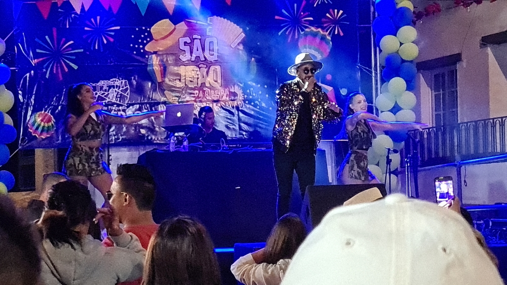 Bryan Wilson: um cantor madeirense no mundo. Oiça a entrevista