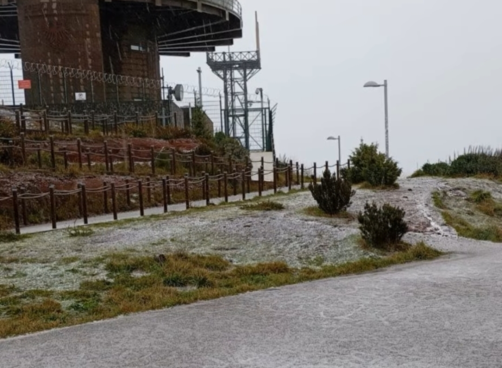 Já cai neve no Pico do Areeiro