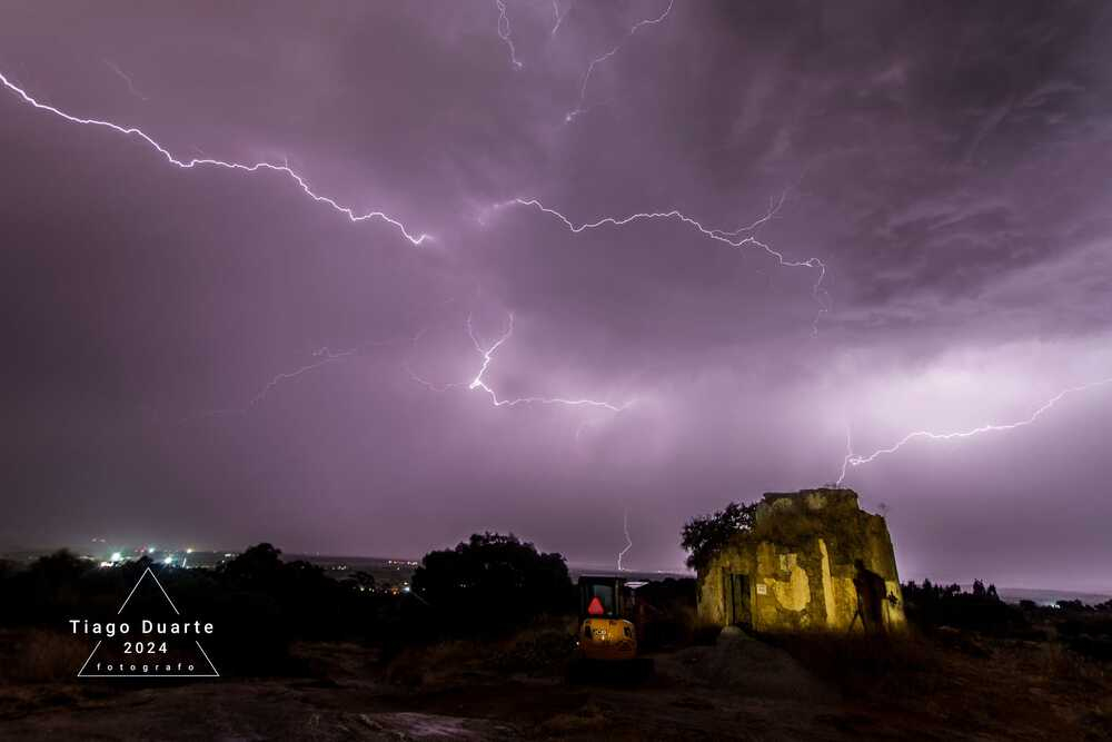 Imagens impressionantes de descarga elétrica brutal
