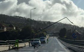 Vento forte faz estragos em v&aacute;rias localidades