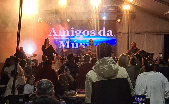 Amigos da Música: "A Minha Terra é o Caniçal". Veja o vídeo.