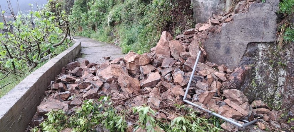 Depressão Therese provoca derrocadas e condiciona várias estradas em Machico
