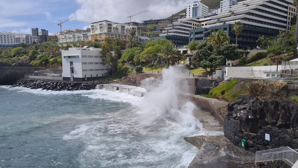Aviso amarelo para mau tempo no mar na costa Norte e Porto Santo