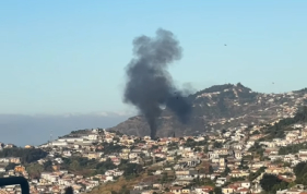 Funchal "acordou" com coluna de fumo negro