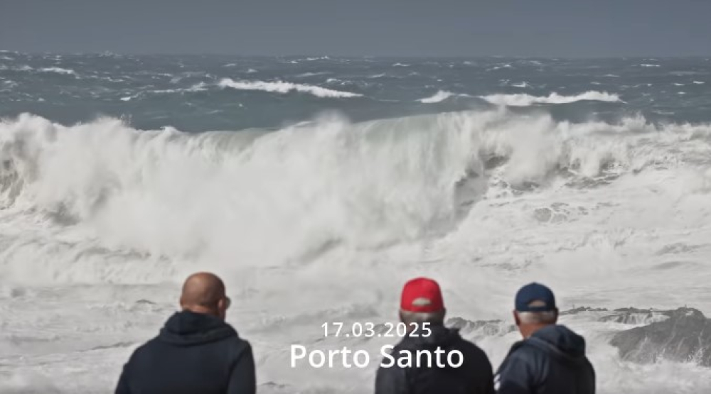 Imagens brutais de ondas gigantes no Porto Santo (com vídeo)