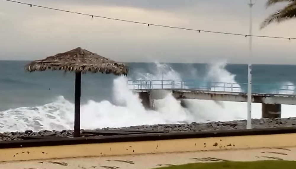 Mar bravio em Santa Cruz