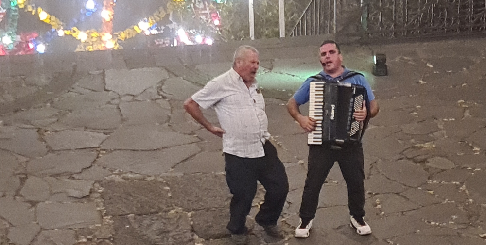 Buzico animou arraial do Monte com música original (com vídeo)