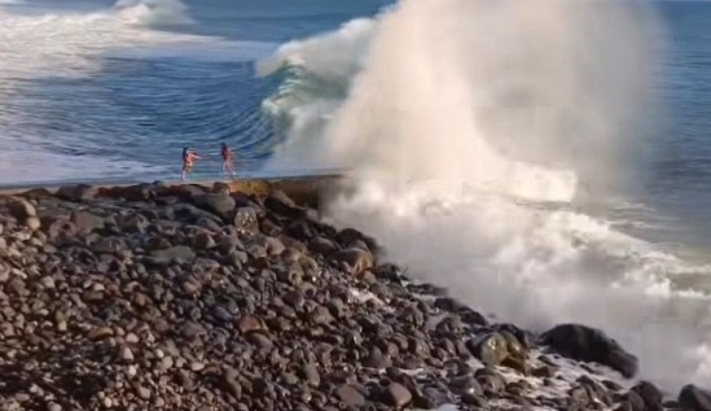 Quatro pessoas arrastadas por onda no Paul do Mar