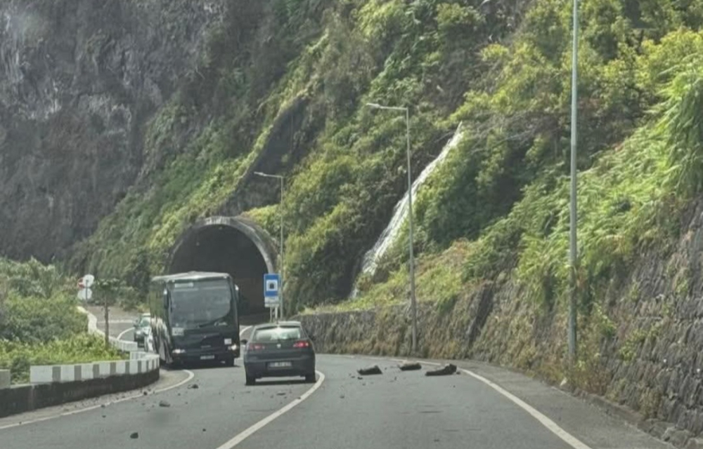 Queda de pedras no Seixal